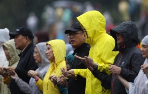President BS Aquino and family at the Luneta mass celebrated by Pope Francis. What do Filipinos seek?(Source: @NoynoyAquino on Twitter)