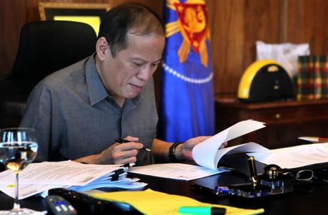 Noynoying and the national philosophy of Pakitang-Taoism