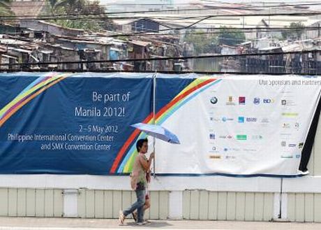 Walls to hide poor from ADB are temporary, but walls that ring the enclaves of the Philippine elite are permanent