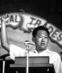 Filipino student shut down and dismissed by Lee Kuan Yew for asking irrelevant question