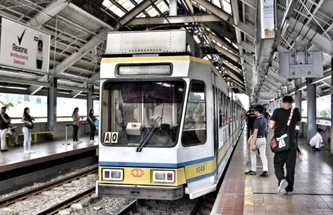 The Best Metro Traffic Solutions: Rail Network Expansion and Decentralization