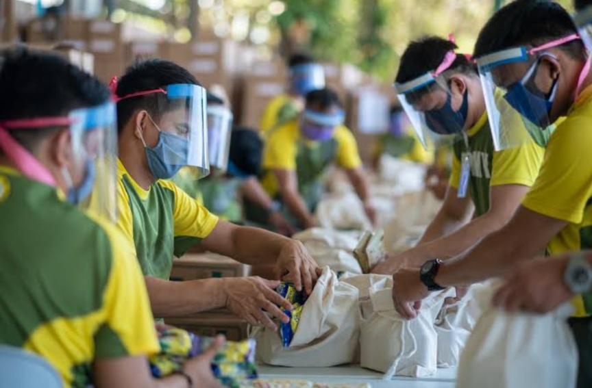On how the politicisation of community pantries and ayuda contributed to Filipino mendicant culture